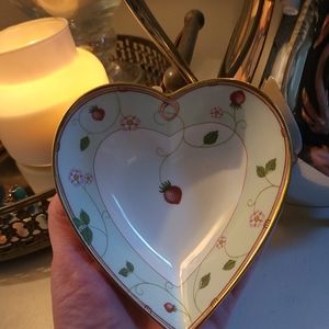 Vintage Wedgewood Wild Strawberry Heart Dish
